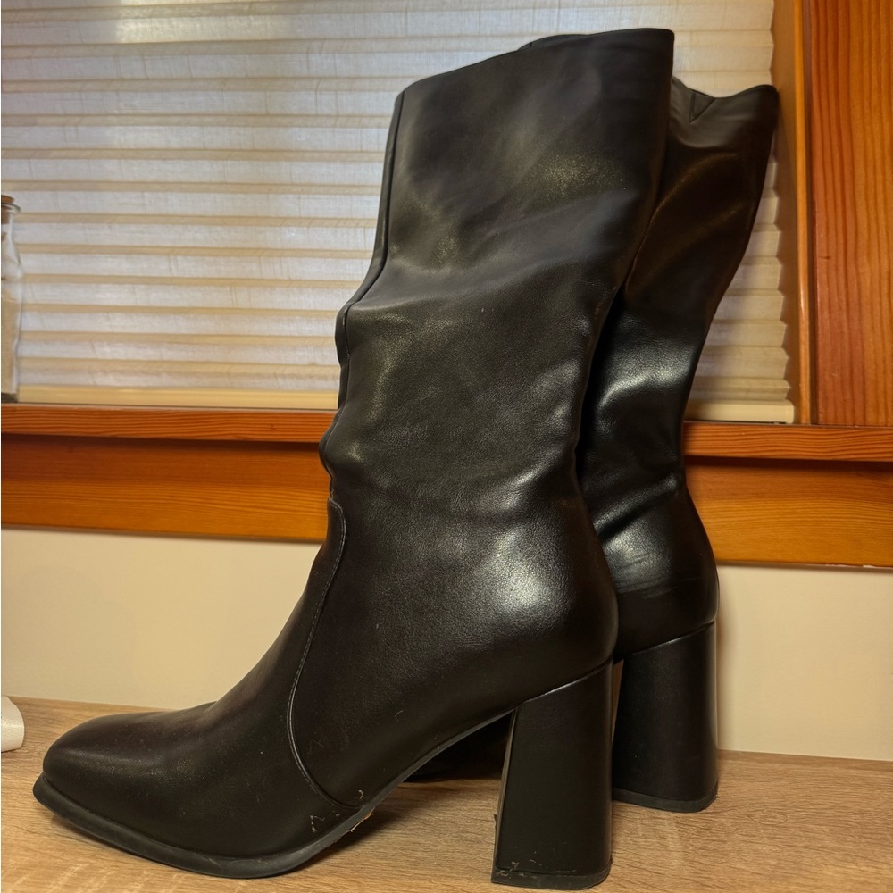Elegant Black Leather Women's Boots